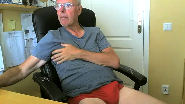 Snapshot of Klipparn chatting on June 22, 2026, 8:33 am Klipparn online show from June 22, 2026, 8:33 am