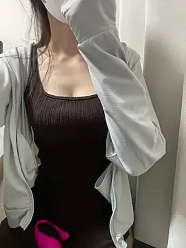 Snapshot of yayoi_jp chatting on November 8, 2025, 12:49 pm yayoi jp online show from November 8, 2025, 12:49 pm