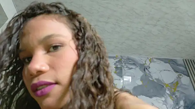 AngelineJolie online show from September 16, 2025, 7:04 pm