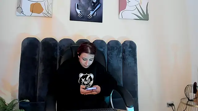 Cristalfoxy  online show from June 11, 2026, 12:32 am