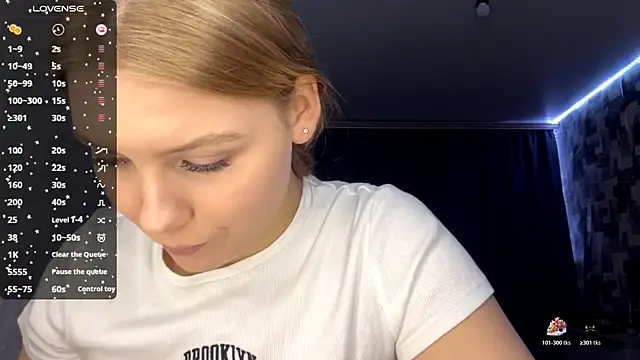 SwiiSweet online show from November 6, 2025, 4:08 pm