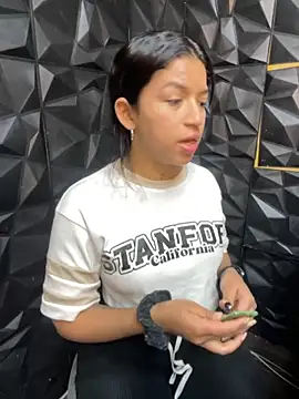 lil charme online show from September 26, 2025, 5:06 pm