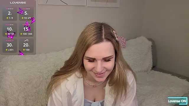 Snapshot of HelenMartines chatting on March 13, 2026, 10:55 am HelenMartines online show from March 13, 2026, 10:55 am