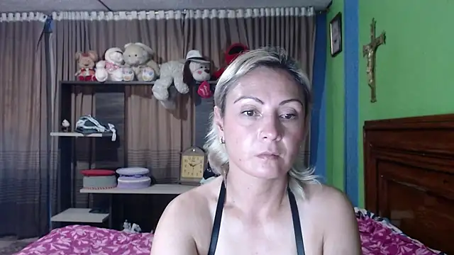 Snapshot of _Charlize_theron_ chatting on September 12, 2025, 11:15 pm Charlize theron online show from September 12, 2025, 11:15 pm