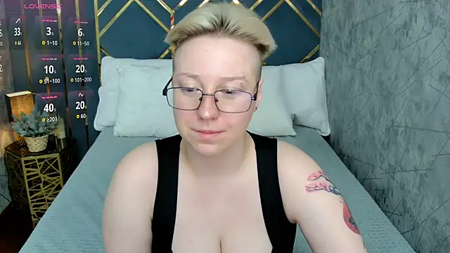 AlexandraGreen online show from December 21, 2025, 4:14 pm