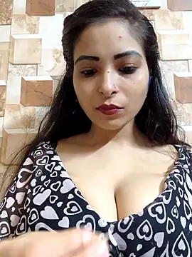 QUEEN-ADITI online show from September 15, 2025, 1:44 pm