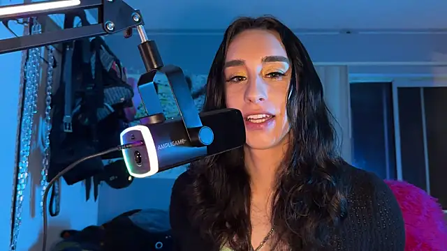 xoFrankie online show from April 6, 2026, 3:48 am