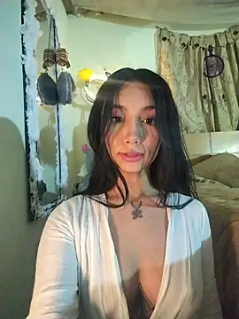 Snapshot of Ella_rr chatting on February 5, 2026, 3:22 am Ella rr online show from February 5, 2026, 3:22 am