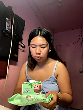 Snapshot of aniya_04 chatting on October 9, 2025, 10:52 pm aniya 04 online show from October 9, 2025, 10:52 pm