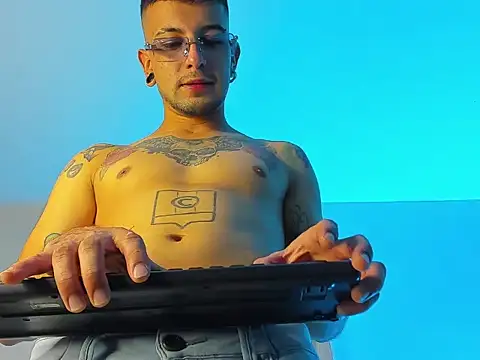 Tayler bennet  online show from September 25, 2025, 3:32 am