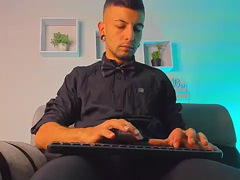 Tayler bennet  online show from September 27, 2025, 3:33 am