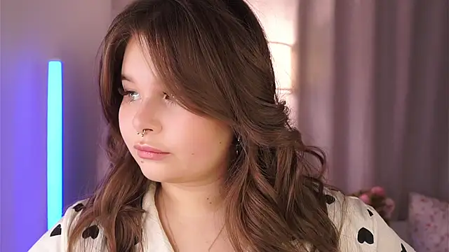 Anna Nicol online show from December 2, 2025, 12:43 pm