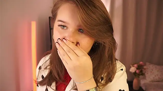 Anna Nicol online show from December 5, 2025, 12:47 pm