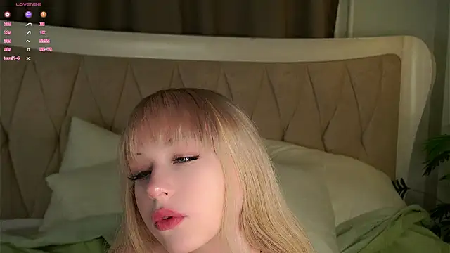 Snapshot of MarciDarugar chatting on October 27, 2025, 3:05 pm MarciDarugar online show from October 27, 2025, 3:05 pm