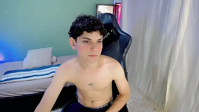 dilan hott  online show from November 10, 2025, 7:57 pm