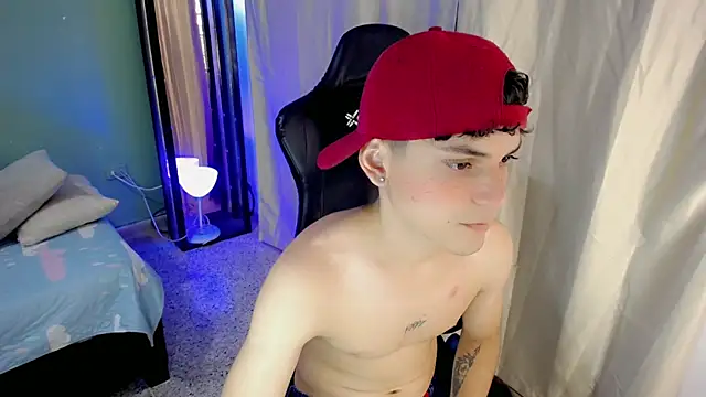 dilan hott  online show from November 20, 2025, 8:08 pm