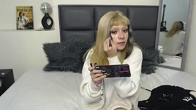 Snapshot of Amnesia_ chatting on September 15, 2025, 1:22 pm Amnesia online show from September 15, 2025, 1:22 pm