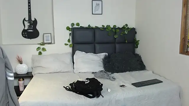 Snapshot of Amnesia_ chatting on September 22, 2025, 12:40 pm Amnesia online show from September 22, 2025, 12:40 pm