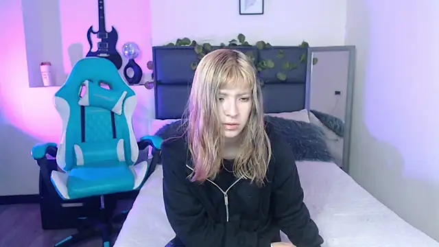 Snapshot of Amnesia_ chatting on September 30, 2025, 1:27 pm Amnesia online show from September 30, 2025, 1:27 pm