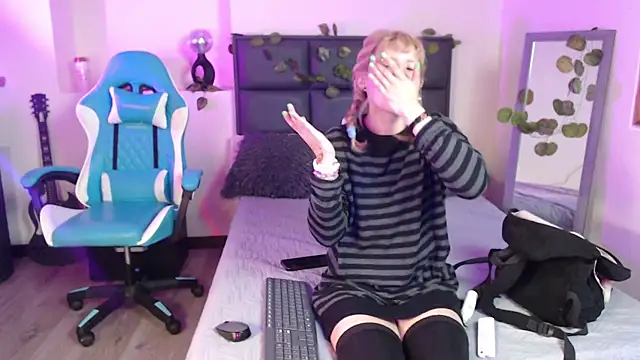 Snapshot of Amnesia_ chatting on October 3, 2025, 12:24 pm Amnesia online show from October 3, 2025, 12:24 pm