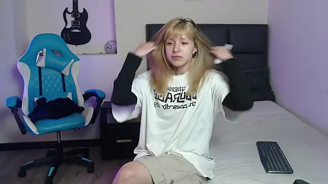 Snapshot of Amnesia_ chatting on October 14, 2025, 1:12 pm Amnesia online show from October 14, 2025, 1:12 pm