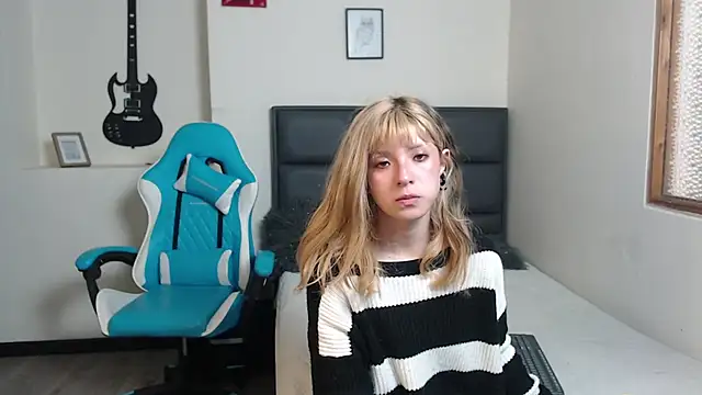 Snapshot of Amnesia_ chatting on October 15, 2025, 5:57 pm Amnesia online show from October 15, 2025, 5:57 pm