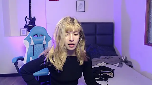 Snapshot of Amnesia_ chatting on October 20, 2025, 12:27 pm Amnesia online show from October 20, 2025, 12:27 pm