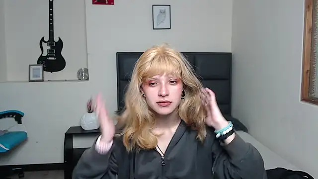 Snapshot of Amnesia_ chatting on October 30, 2025, 2:29 pm Amnesia online show from October 30, 2025, 2:29 pm