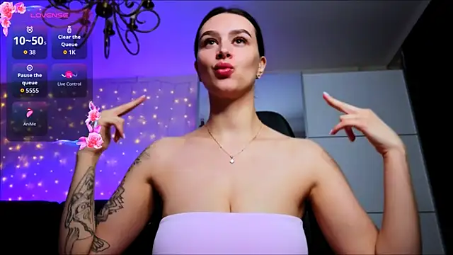 Snapshot of Veronica_Larsson chatting on April 21, 2026, 7:06 pm Veronica Larsson online show from April 21, 2026, 7:06 pm
