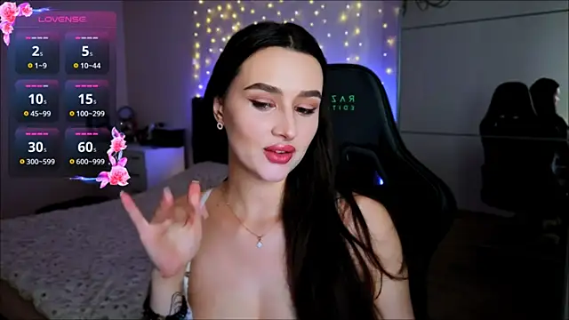 Snapshot of Veronica_Larsson chatting on July 8, 2026, 8:35 pm Veronica Larsson online show from July 8, 2026, 8:35 pm