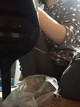 hanonaa1 online show from December 20, 2025, 9:33 pm