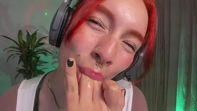 Snapshot of bri_von_dhara__ chatting on October 18, 2025, 3:35 pm bri von dhara online show from October 18, 2025, 3:35 pm