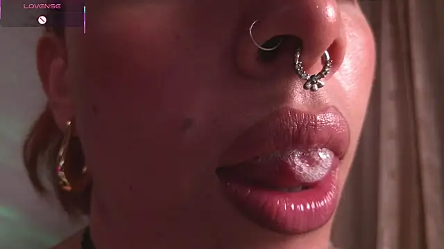 Snapshot of bri_von_dhara__ chatting on December 18, 2025, 1:39 pm bri von dhara online show from December 18, 2025, 1:39 pm