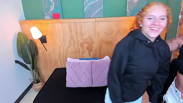 Snapshot of aliceandsia chatting on December 5, 2025, 7:10 pm aliceandsia online show from December 5, 2025, 7:10 pm