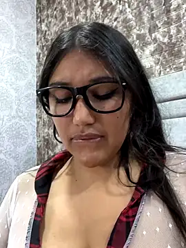 Snapshot of SharaRous chatting on September 27, 2025, 12:10 pm SharaRous online show from September 27, 2025, 12:10 pm