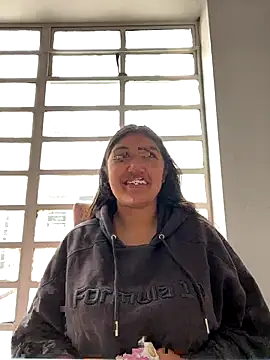 Snapshot of SharaRous chatting on October 6, 2025, 12:57 pm SharaRous online show from October 6, 2025, 12:57 pm