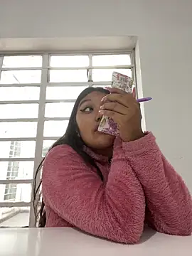 Snapshot of SharaRous chatting on October 8, 2025, 12:03 pm SharaRous online show from October 8, 2025, 12:03 pm