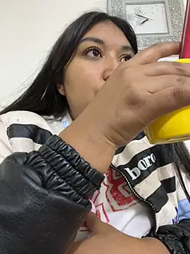 Snapshot of SharaRous chatting on October 17, 2025, 2:04 am SharaRous online show from October 17, 2025, 2:04 am