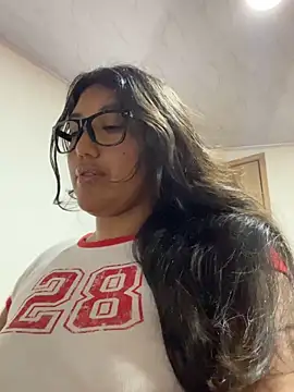 Snapshot of SharaRous chatting on November 3, 2025, 11:37 pm SharaRous online show from November 3, 2025, 11:37 pm