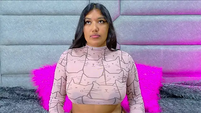 Snapshot of SharaRous chatting on November 12, 2025, 12:05 pm SharaRous online show from November 12, 2025, 12:05 pm