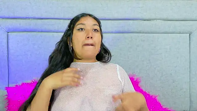 Snapshot of SharaRous chatting on November 27, 2025, 12:18 pm SharaRous online show from November 27, 2025, 12:18 pm