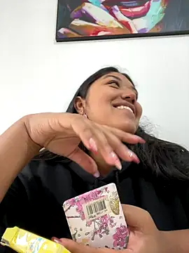 Snapshot of SharaRous chatting on December 19, 2025, 11:39 am SharaRous online show from December 19, 2025, 11:39 am