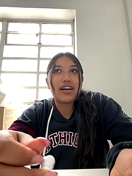 Snapshot of SharaRous chatting on January 8, 2026, 12:18 pm SharaRous online show from January 8, 2026, 12:18 pm