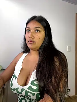 Snapshot of SharaRous chatting on January 12, 2026, 12:21 pm SharaRous online show from January 12, 2026, 12:21 pm