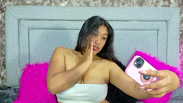 Snapshot of SharaRous chatting on January 16, 2026, 11:58 am SharaRous online show from January 16, 2026, 11:58 am