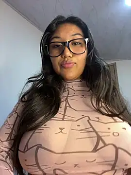 Snapshot of SharaRous chatting on February 1, 2026, 1:04 am SharaRous online show from February 1, 2026, 1:04 am