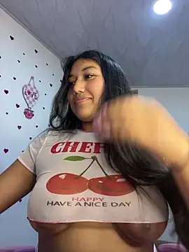 Snapshot of SharaRous chatting on February 19, 2026, 12:39 am SharaRous online show from February 19, 2026, 12:39 am