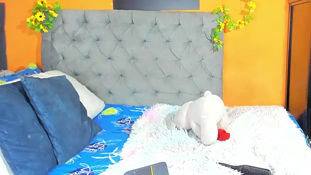 nahiroby ebony online show from July 15, 2026, 3:17 pm