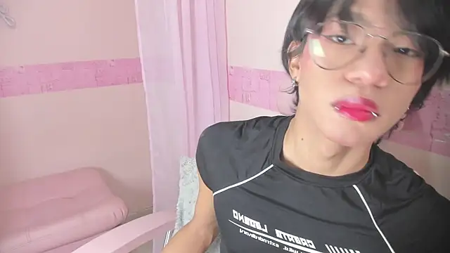 Snapshot of Liam_evvan chatting on October 25, 2025, 4:20 am Liam evvan online show from October 25, 2025, 4:20 am