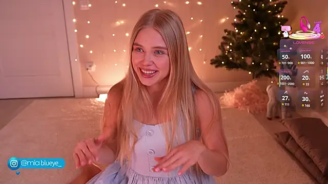 Snapshot of Miablueye chatting on December 16, 2025, 2:55 pm Miablueye online show from December 16, 2025, 2:55 pm